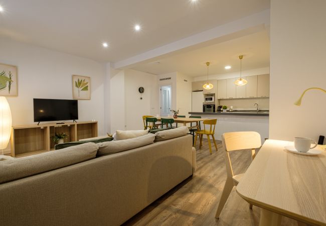 Ferienwohnung in Valencia -  Brand New Stylish Apartment with Fluffy Beds 