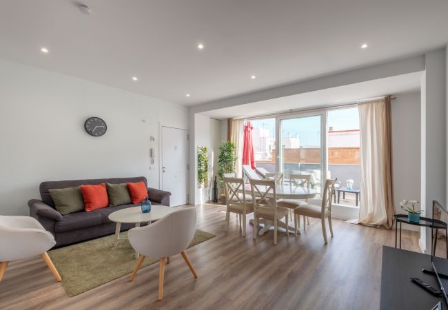 Ferienwohnung in Valencia - ★Brand New, Specious Penthouse W/ Private Terrace★