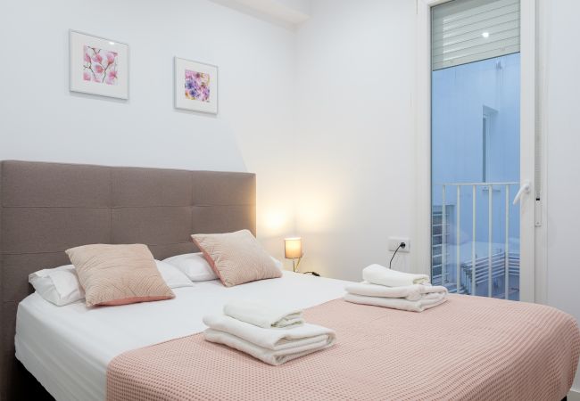 Ferienwohnung in Valencia - § Spacious & Clean Apartment in Quiet Area §