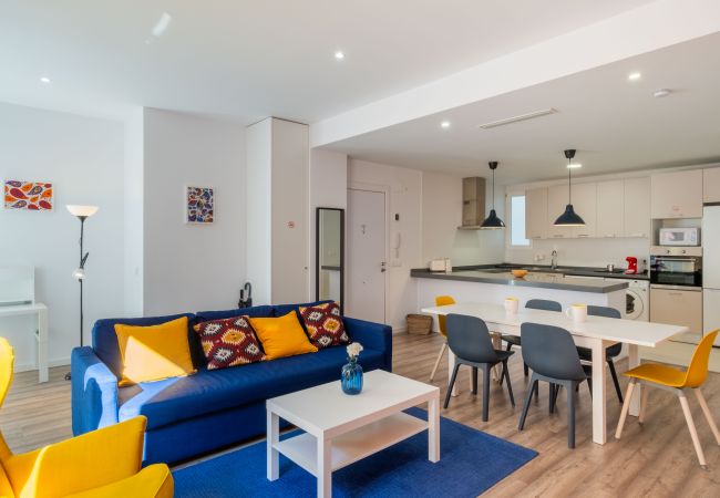 Ferienwohnung in Valencia - Spacious Clean & Colourful Apt Quiet Zone