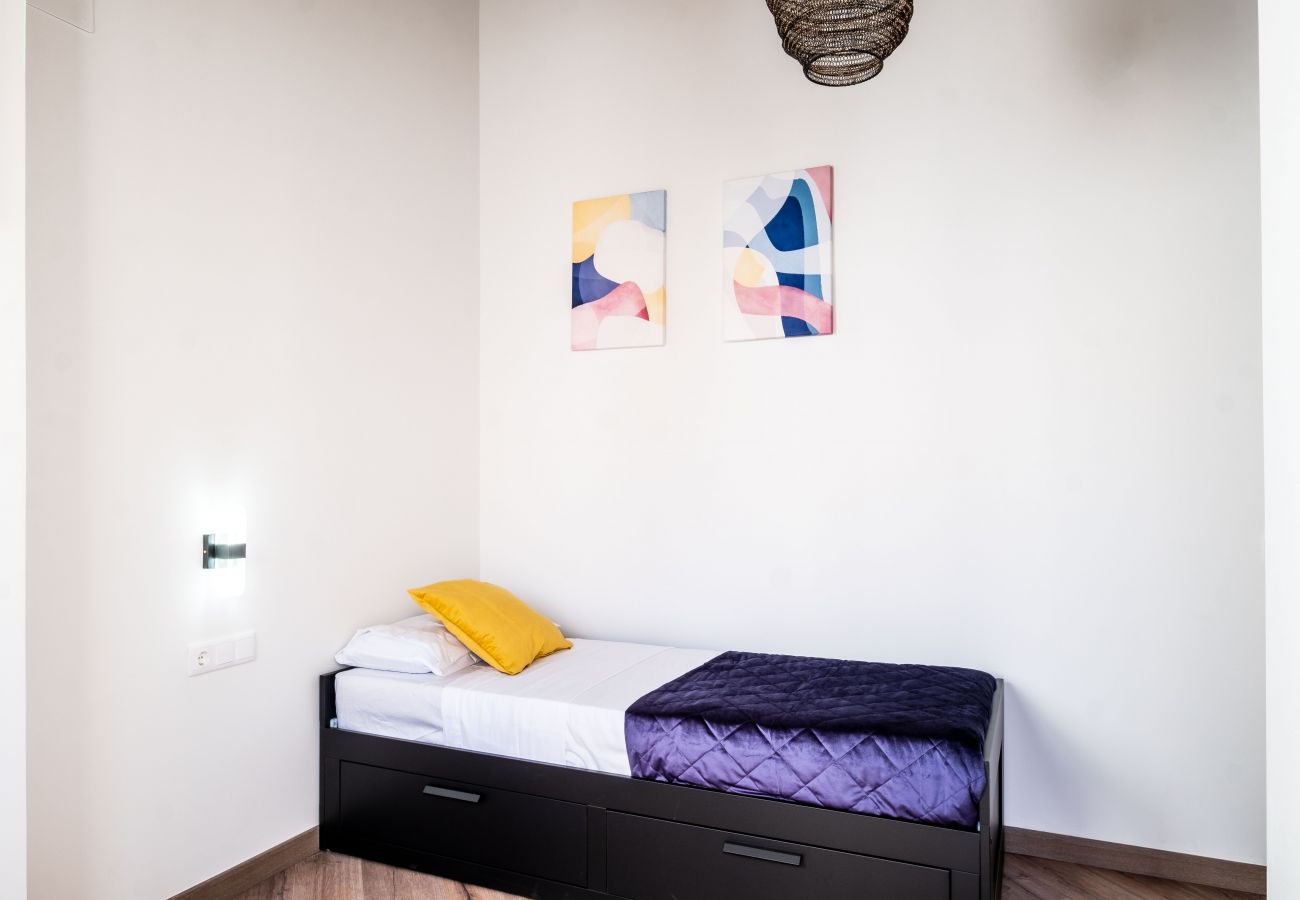 Ferienwohnung in Valencia - Bright House with Warm and Friendly Vibes