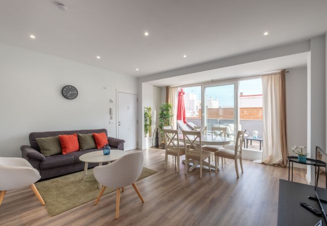 Apartamento en Valencia - ★Brand New, Specious Penthouse W/ Private Terrace★