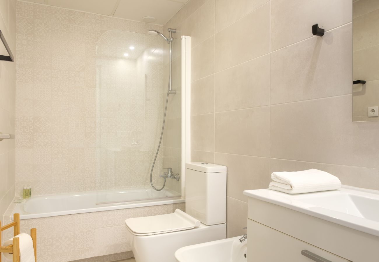 Apartamento en Valencia - ★Brand New, Specious Penthouse W/ Private Terrace★