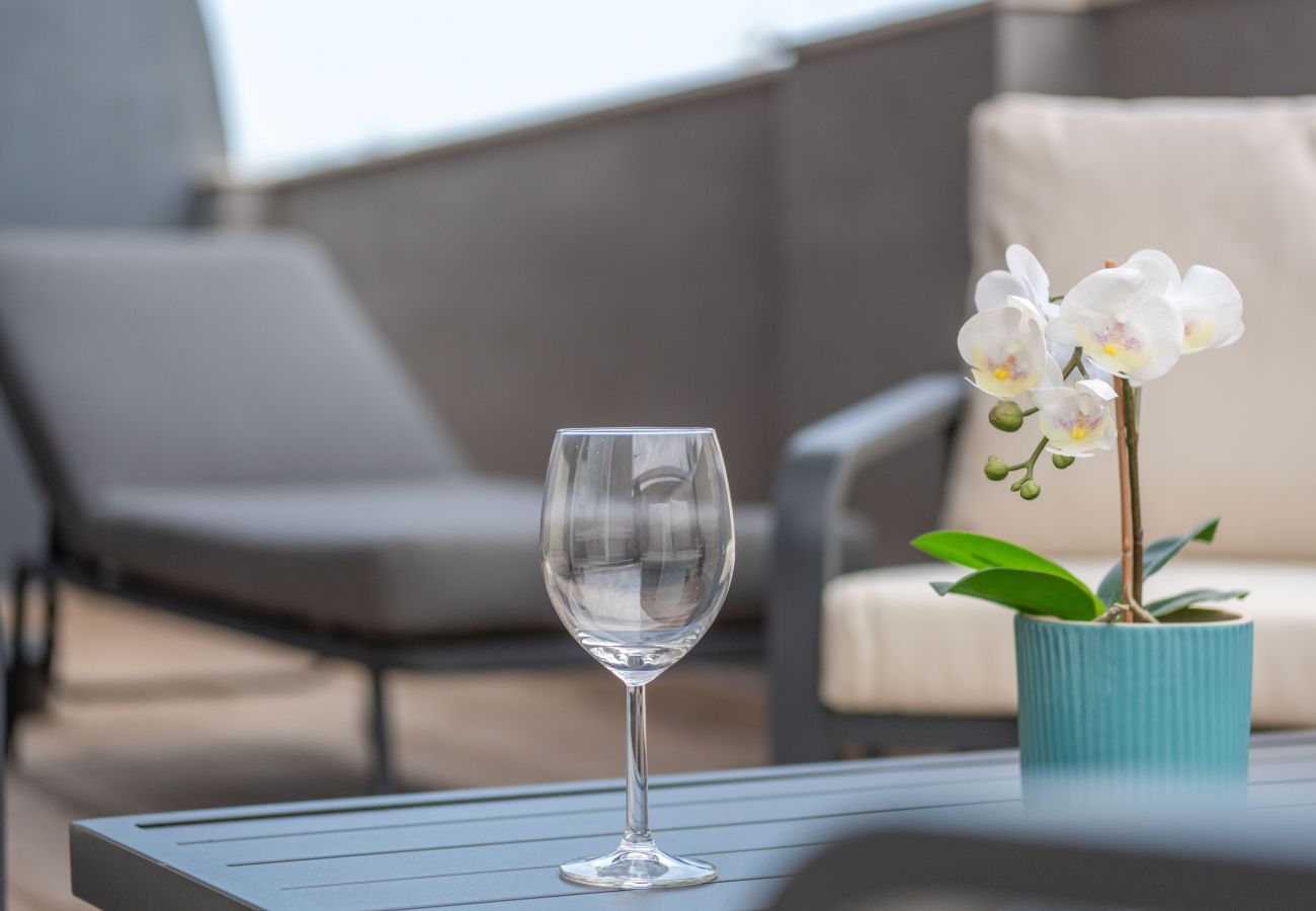 Apartamento en Valencia - ★Brand New, Specious Penthouse W/ Private Terrace★