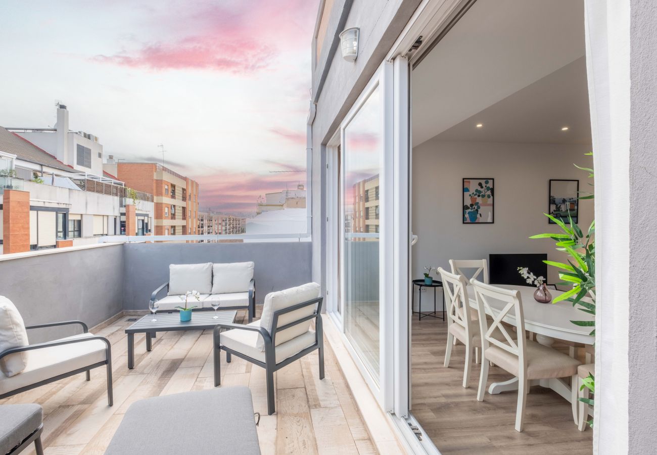 Apartamento en Valencia - ★Brand New, Specious Penthouse W/ Private Terrace★
