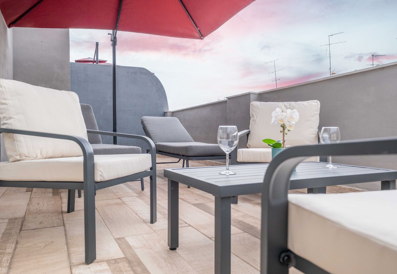 Apartamento en Valencia - ★Brand New, Specious Penthouse W/ Private Terrace★
