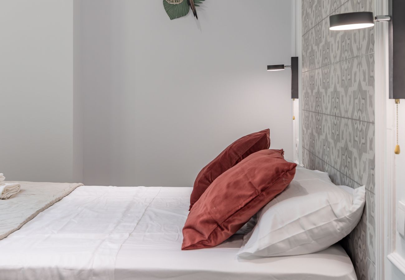 Apartahotel en Valencia - ꕥ Chic & Comfortable Apartment/ Private Terrace ꕥ