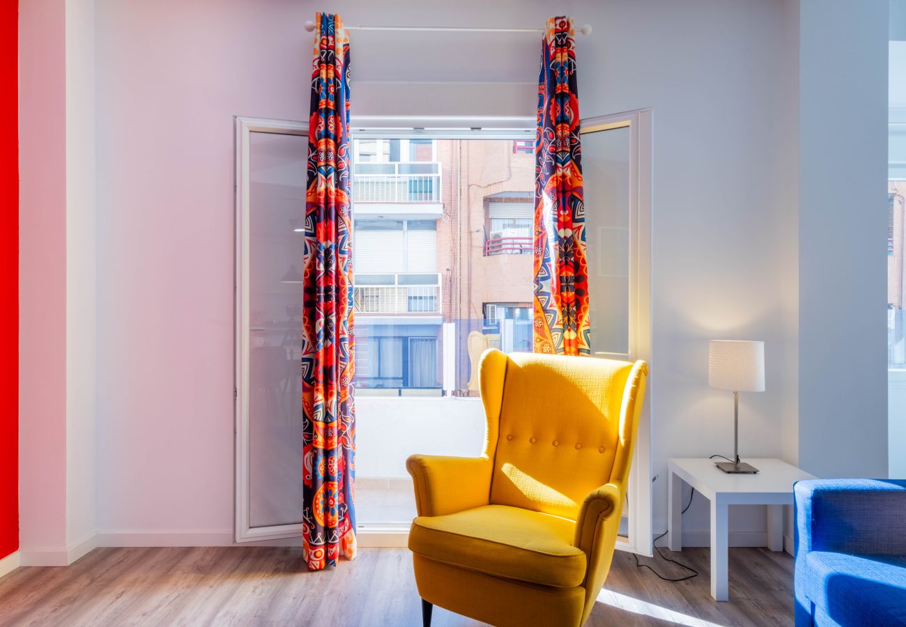 Apartamento en Valencia - Spacious Clean & Colourful Apt Quiet Zone