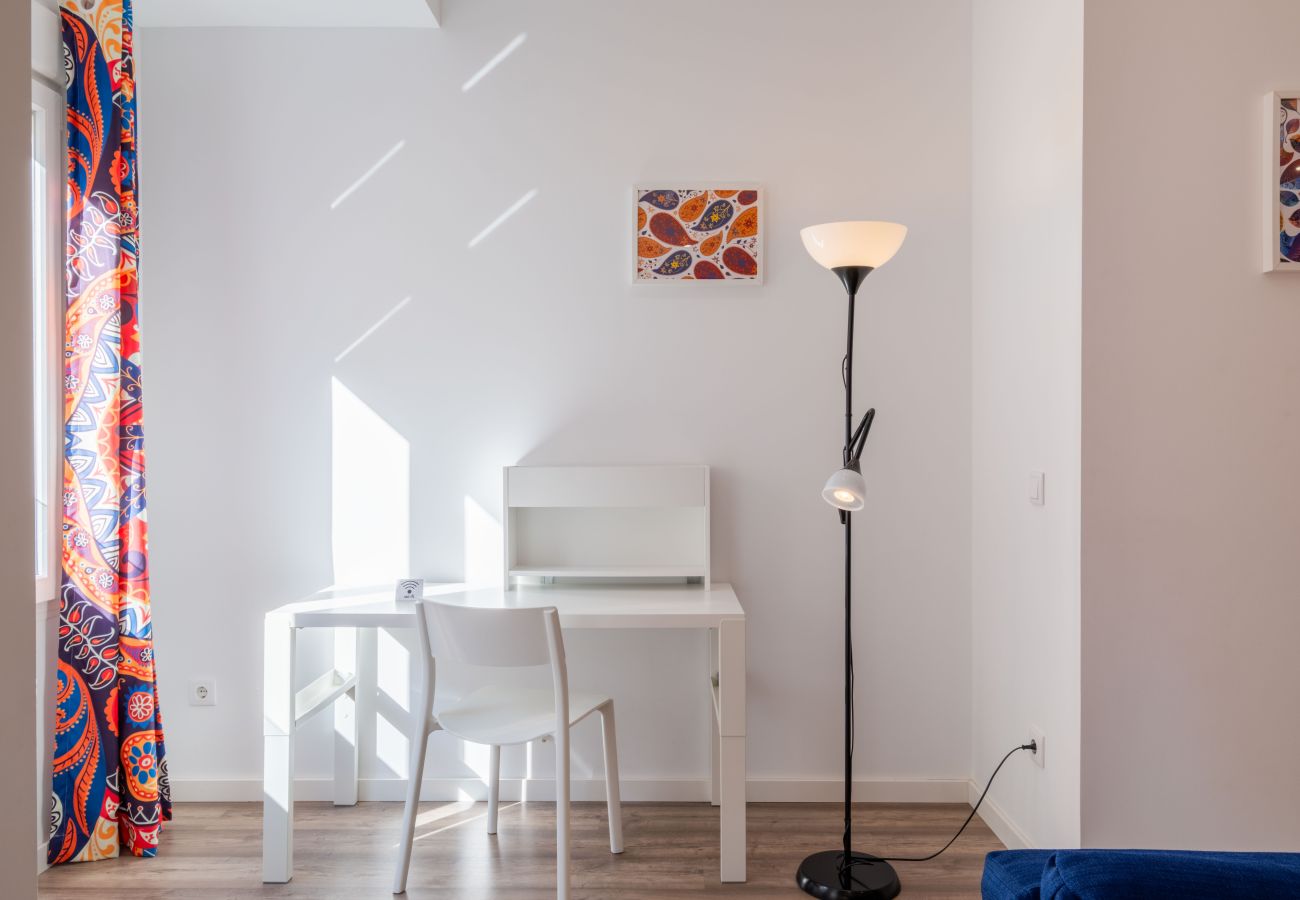 Appartement à Valence / Valencia - Spacious Clean & Colourful Apt Quiet Zone