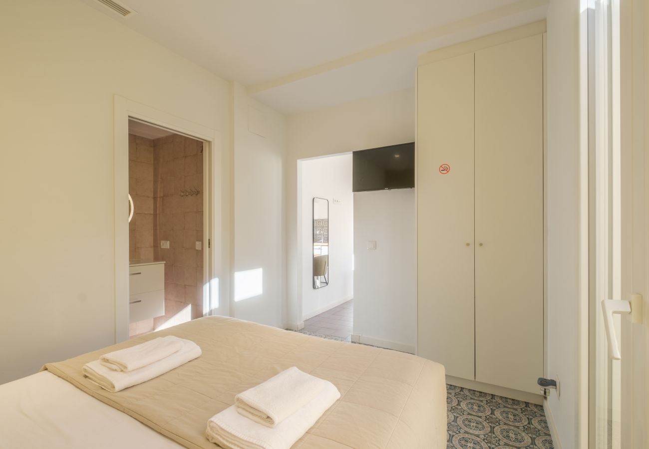 Aparthotel a Valencia / València - ☀ Marvellous Apt. with a Large Private Terrace ☀