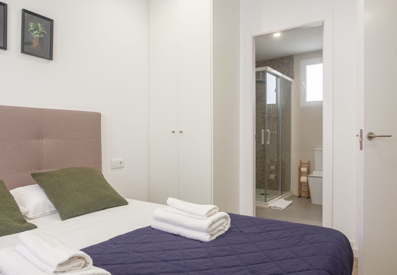 Apartment in Valencia / València - ★Brand New, Specious Penthouse W/ Private Terrace★