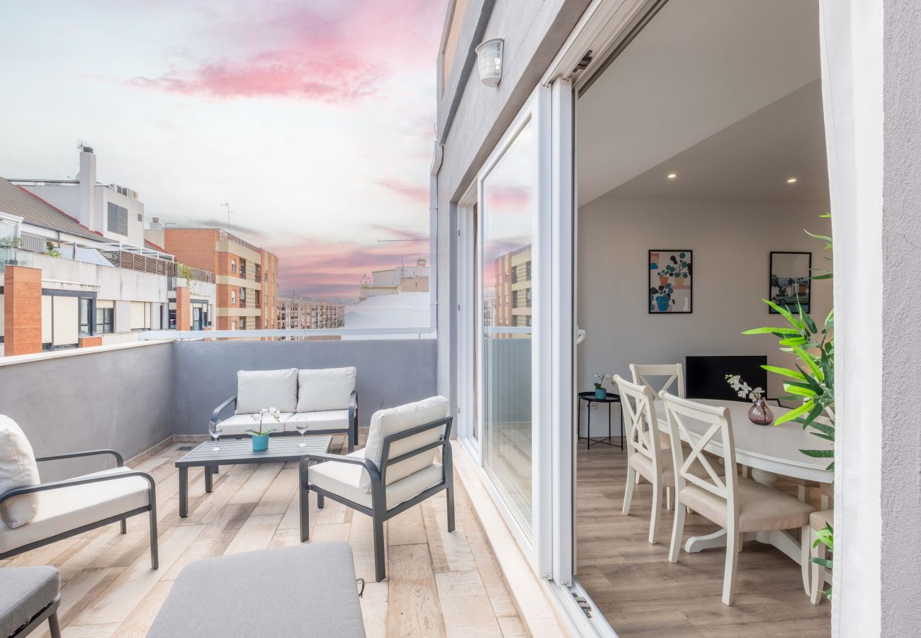Apartment in Valencia / València - ★Brand New, Specious Penthouse W/ Private Terrace★