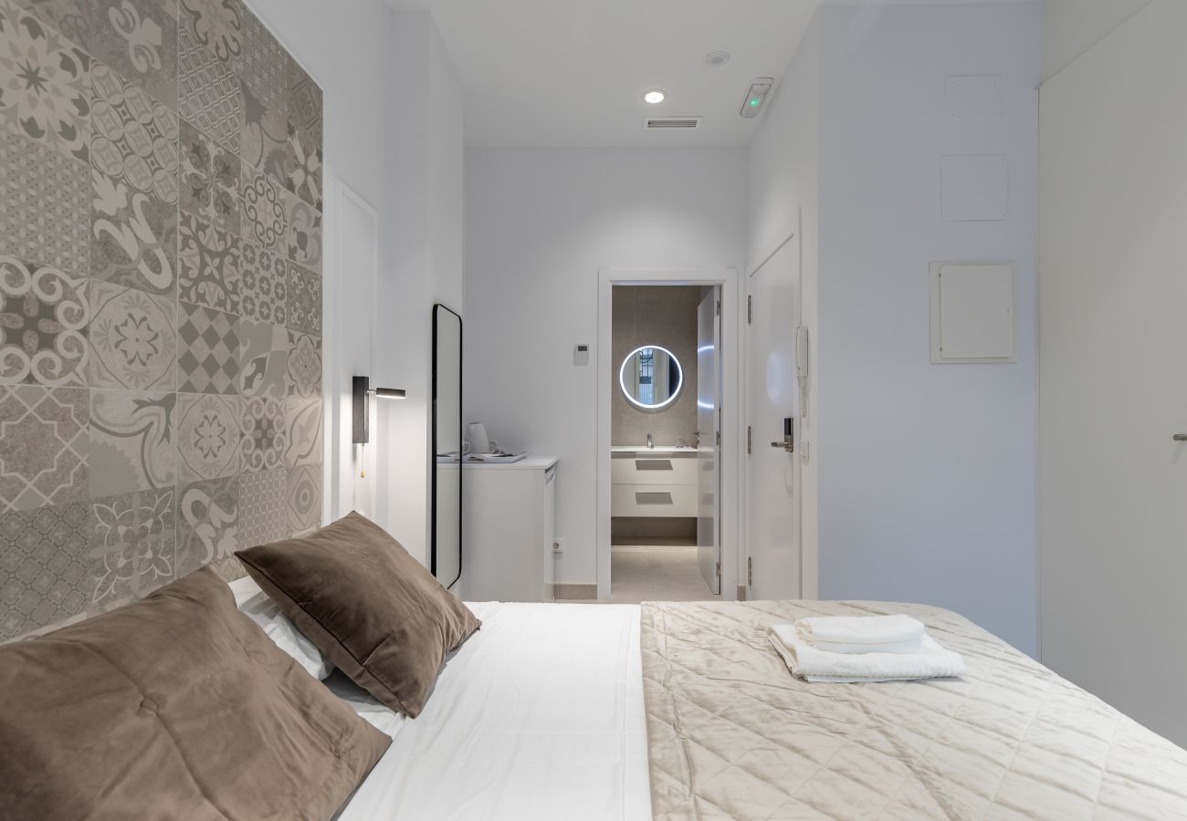 Rent by room in Valencia / València - ≼ Clean & Cozy Room close to City Centre ≽