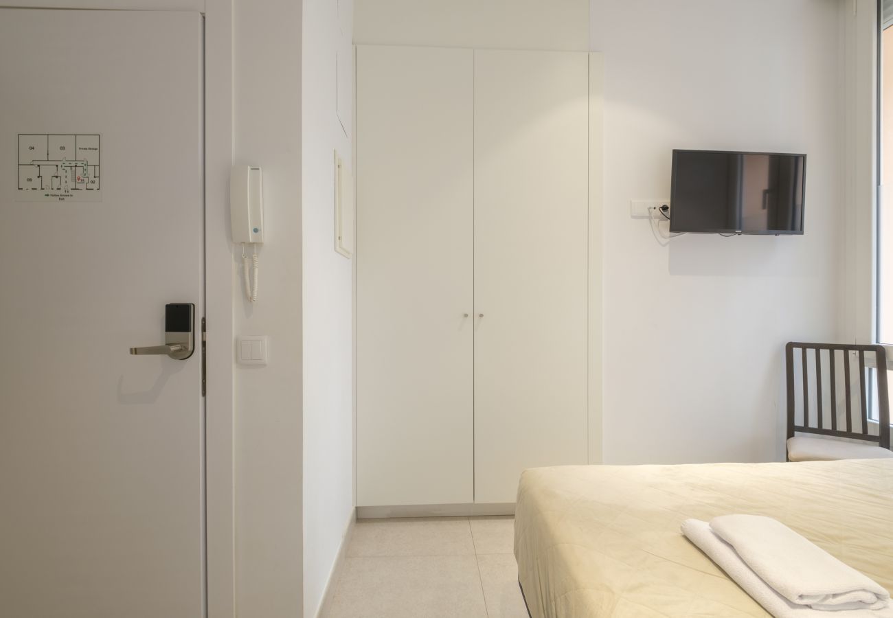 Rent by room in Valencia / València - ≼ Clean & Cozy Room close to City Centre ≽