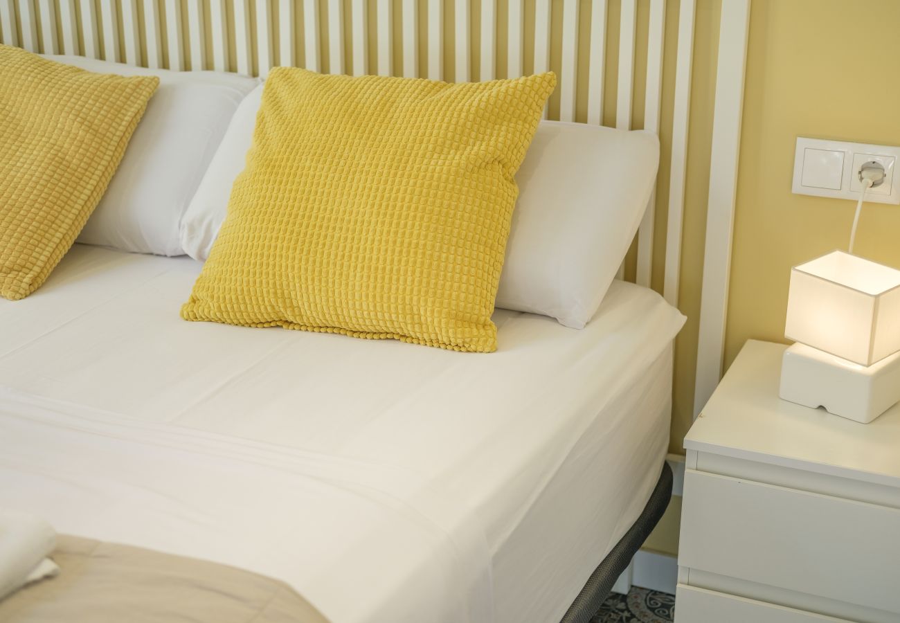 Aparthotel in Valencia / València - ☀ Marvellous Apt. with a Large Private Terrace ☀