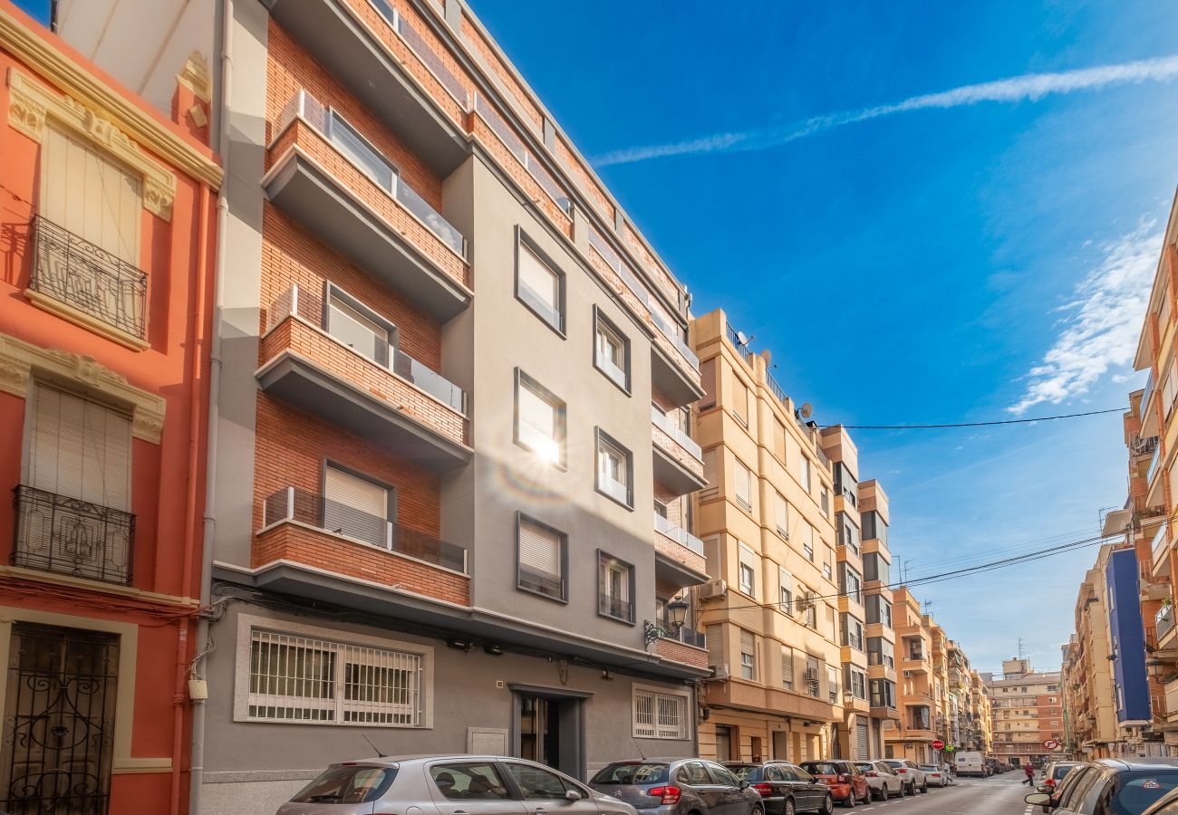 Apartment in Valencia / València - Spacious Clean & Colourful Apt Quiet Zone