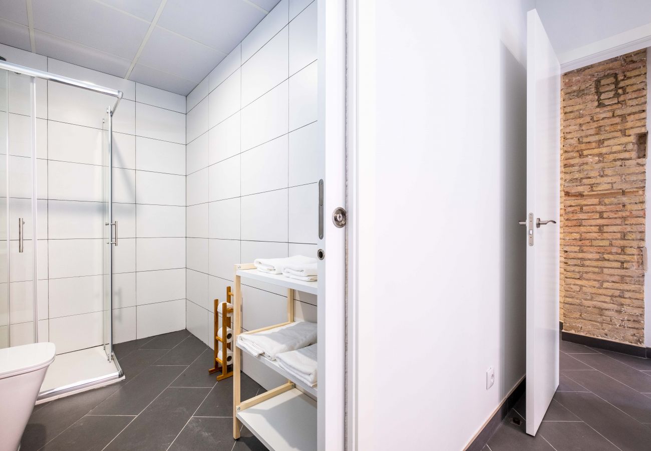 Apartment in Valencia / València - 👉🏻New and Modern Apt. with Comfy Beds👈🏻